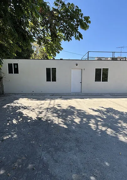2437 Centinela Ave #11 — Photo 13