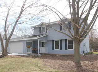 719 Buckingham Way, Hartland, WI 53029