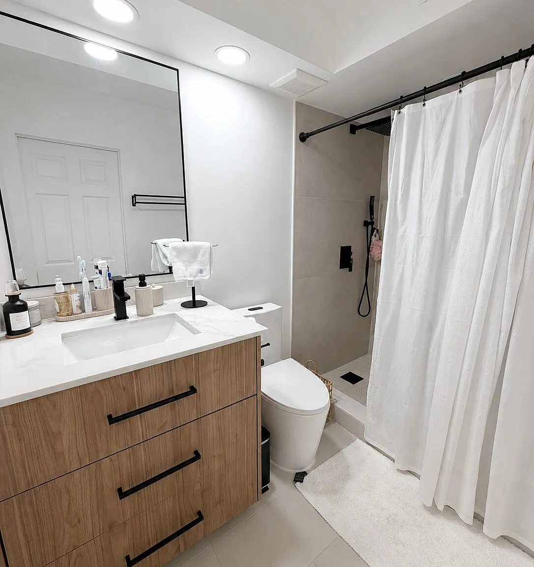 3 bed, 2.5 bath, 1721 sqft, $3,200 — Photo 2