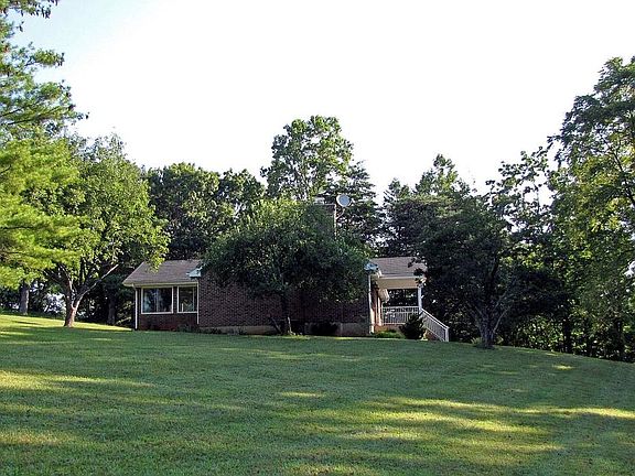 400 Moriah - Exterior