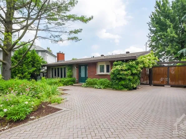 85 Crownhill St, Ottawa, ON K1J 6W9