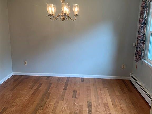 4th image of 42 Debbie Dr