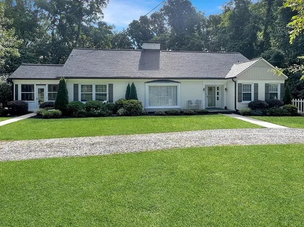 5 Country Club Dr, Danville, VA 24541