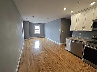 18 Bates Ave #2