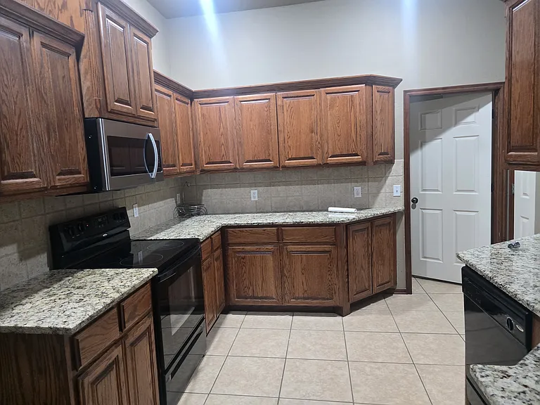16300 Vicki Dr — Photo 11