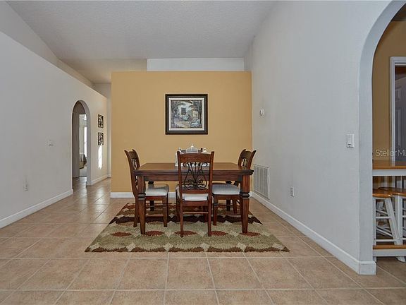 5th image of 140 Sterling Pine St