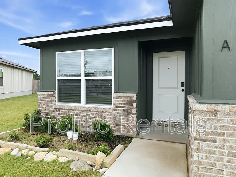 1247 Concord Dr #A — Photo 3