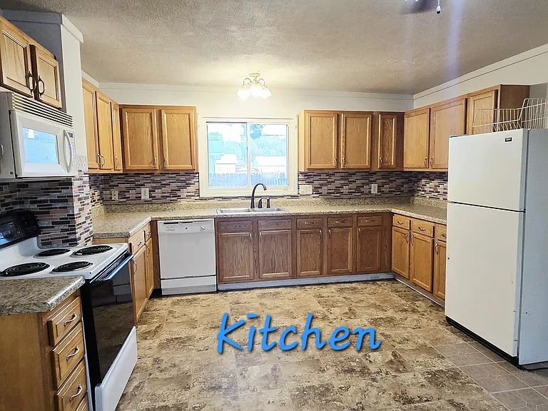 224 Catherine St — Photo 43