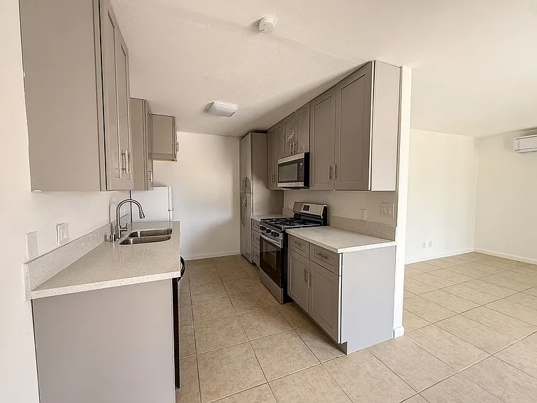 5839 Bagley Ave — Photo 14