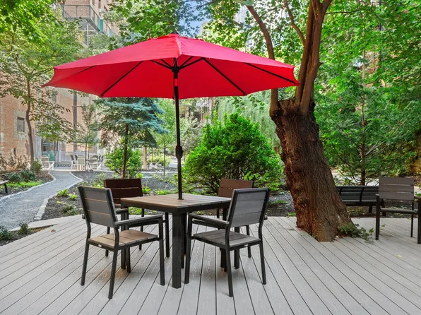 158-18 Riverside Drive West image 8 of 20