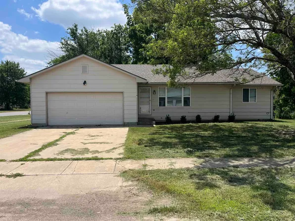 929 N Main St, Eureka, KS 67045