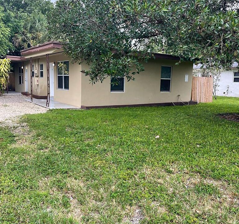 1st image of 1200 SW 37th Ave #1