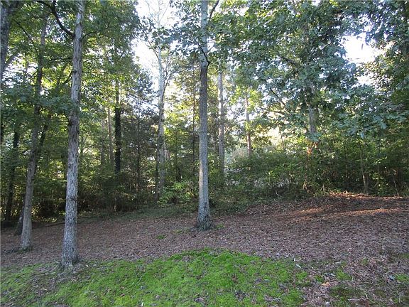 5th image of 385 Hidden Valley Dr SE