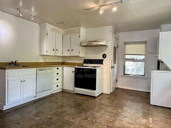 3rd image of 1804 Fenmoor Pl