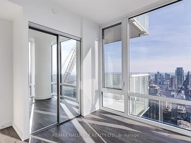 501 Yonge St #5212 — Photo 17