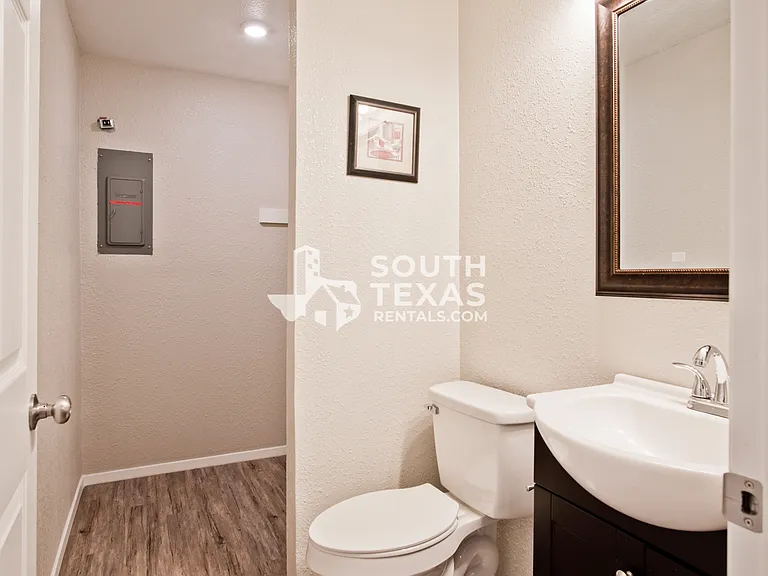 307 Westwood Dr #C — Photo 4