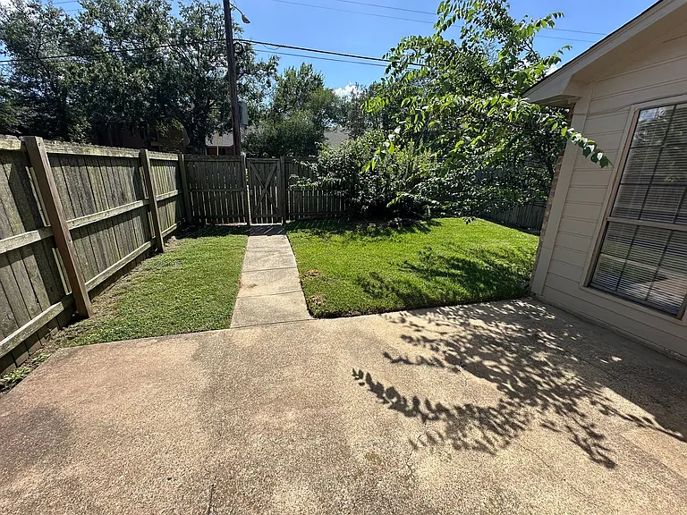 5885 Creek Side Cir — Photo 29