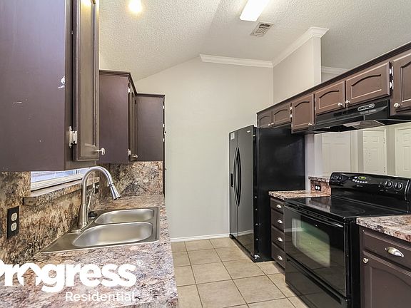 5th image of 500 NE Park Meadow Ln