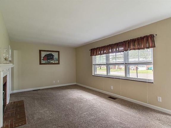 5th image of 641 Lamont Dr