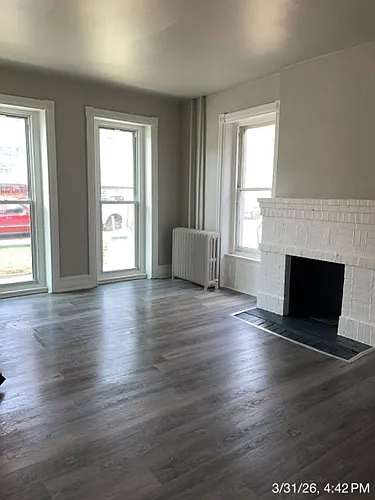 1046 W Walnut St Photo 1