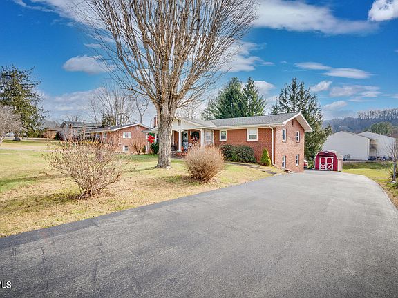 3rd image of 2217 N Greenwood Dr