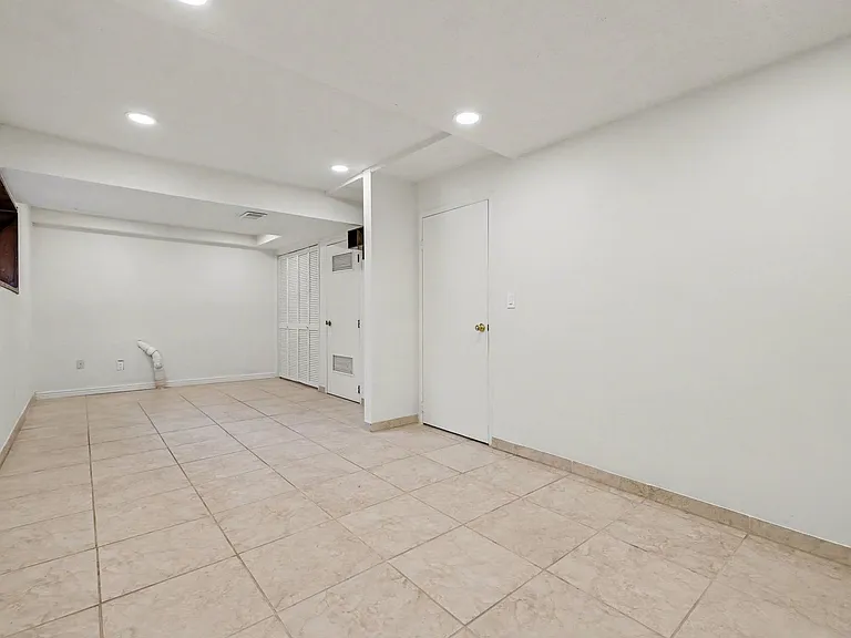 1050 S Monaco Pkwy #49 — Photo 22