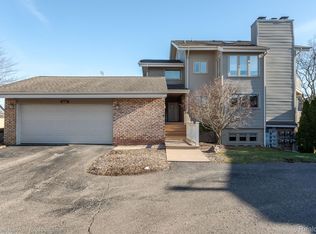 21068 Boulder Cir, Northville, MI