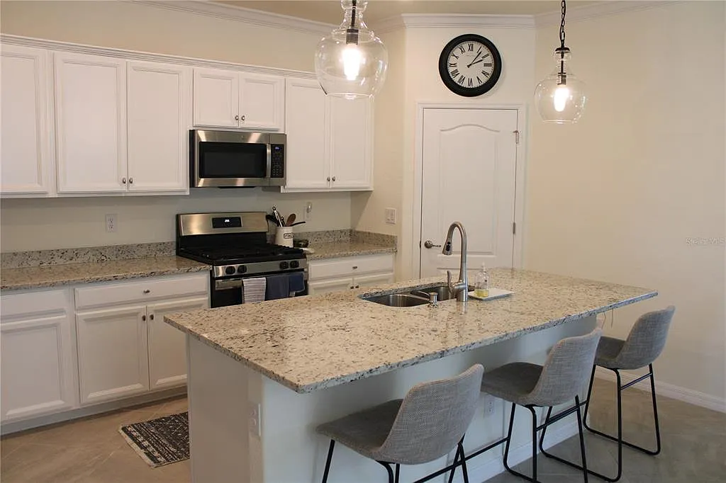 3 bed, 3.0 bath, 1836 sqft, $3,595 — Photo 4