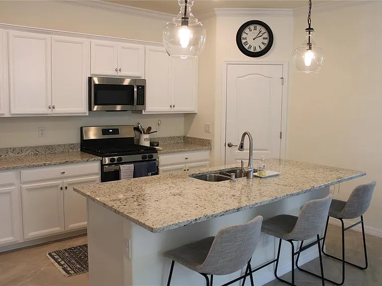 6647 Clairborne Ln — Photo 4