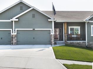 18815 Cottonwood St, Omaha, NE 68136