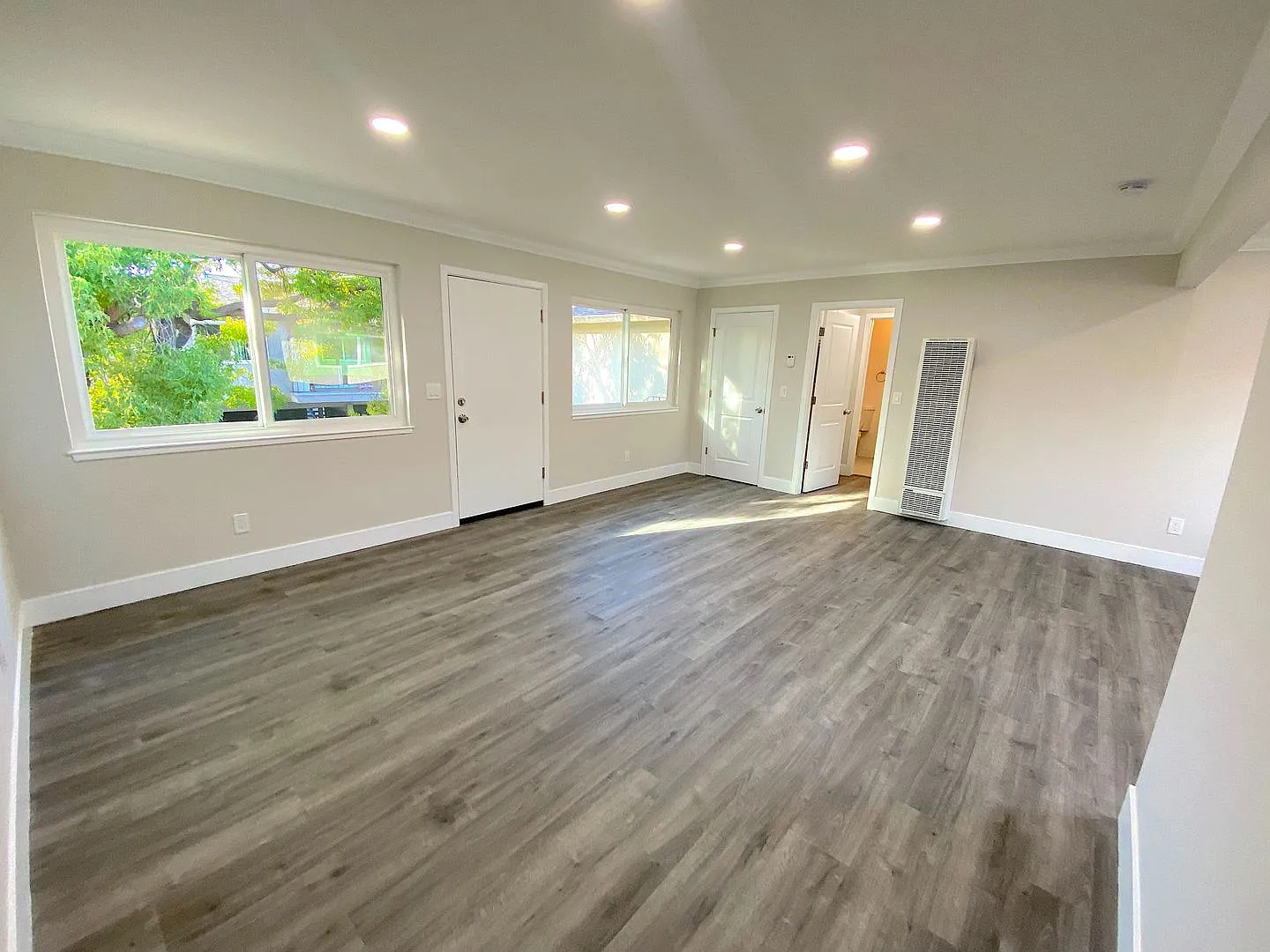 1590 Ontario Drive — Photo 4