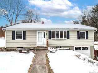 22 Buttonball Dr, Sandy Hook, CT 06482