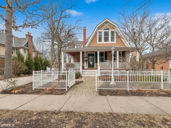 324 E Center Ave, Lake Bluff, IL 60044
