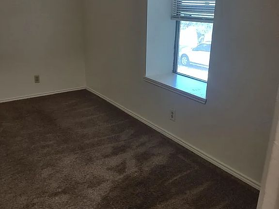 4th image of 1121 N Locust St Unit 9