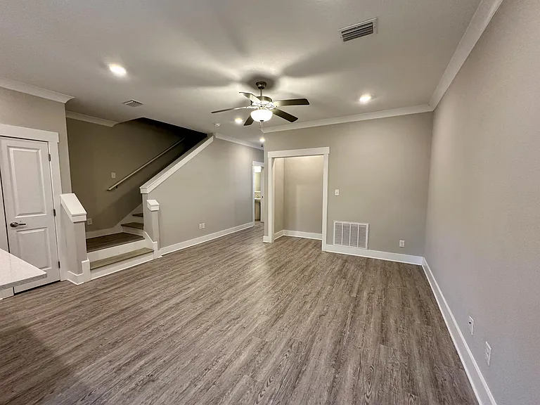 215 Date Palm Ln — Photo 12