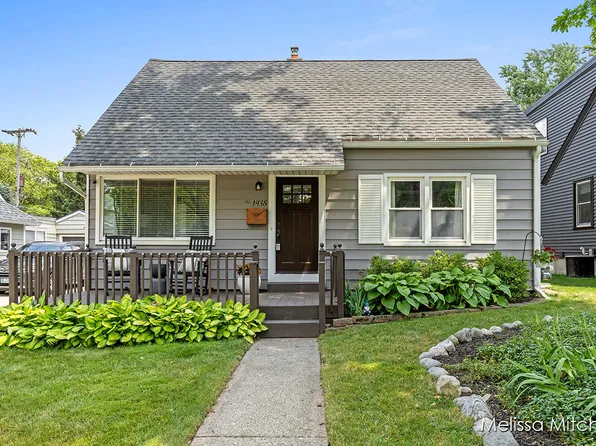 1438 Eastlawn Rd SE, East Grand Rapids, MI 49506