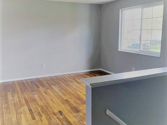 3rd image of 881 Allison Dr
