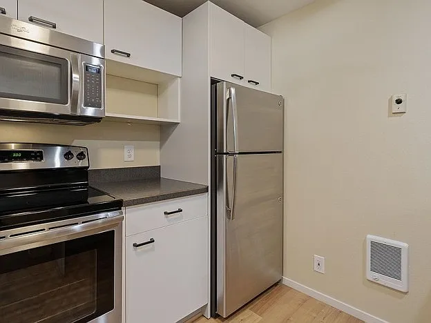 1439 NW Juniper St #6 — Photo 12