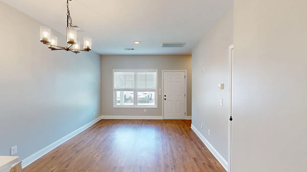 Building Photo - 806 Levitan Dr