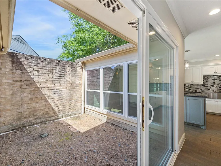 1311 Ambergate Dr — Photo 10