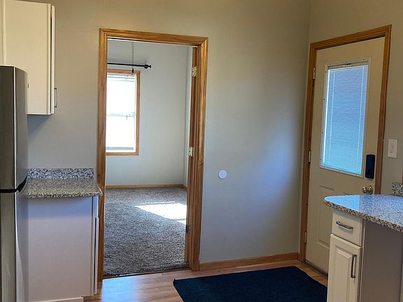 4th image of 1004 18th Ave SE Unit 1