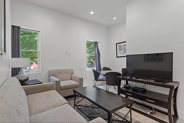 Rented by REAL New York | media 17