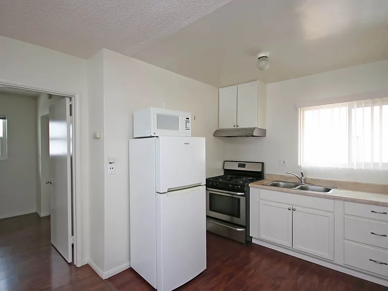 132 N Allen Ave #7 — Photo 8