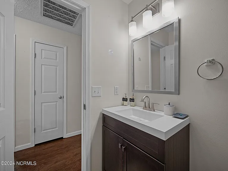 204 Jasmine Ln — Photo 44