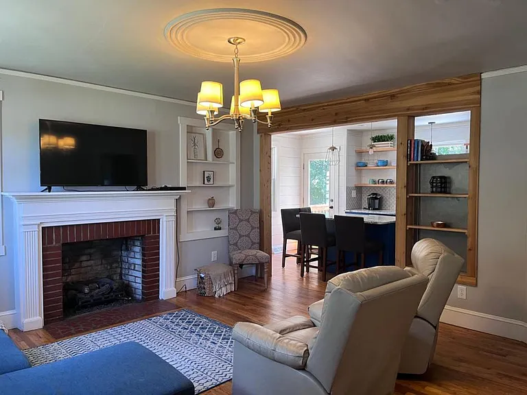 406 S B St — Photo 2