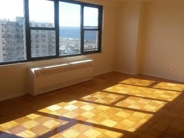 1 Beach 105th St, Rockaway Park, NY 11694