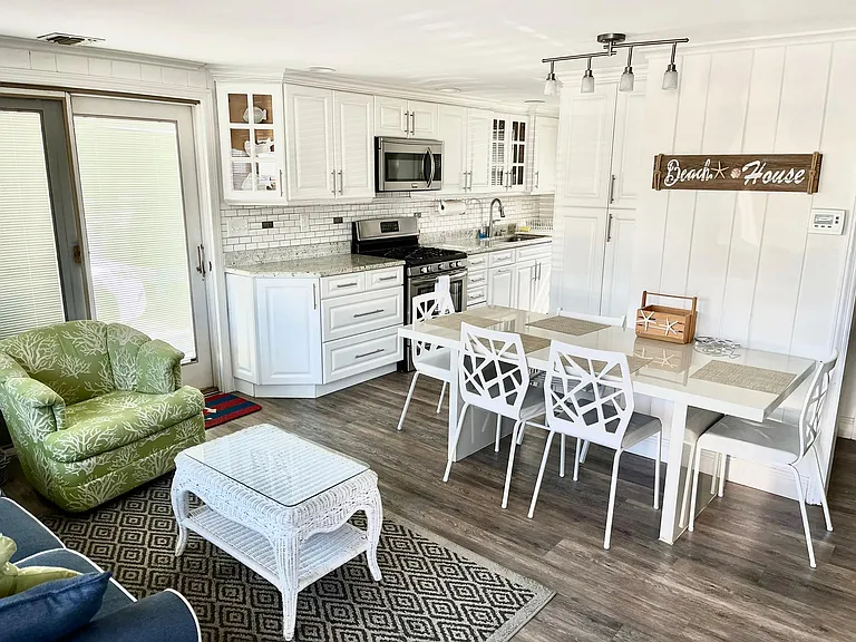 113 Carmel Dr — Photo 10