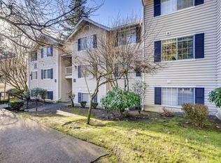 19230 Forest Park Dr NE APT G321, Lake Forest Park, WA 98155