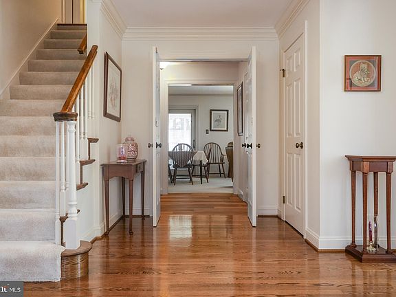 3rd image of 52 Lakewood Cir