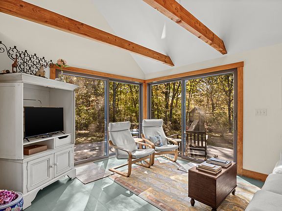 4th image of 46 Tiercel Ln